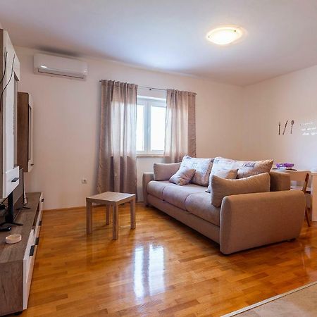 Apartmani Karoca 2 Pula Bagian luar foto