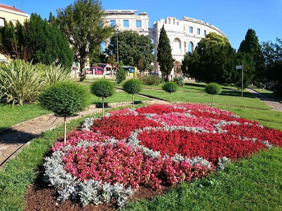 Apartmani Karoca 2 Pula Bagian luar foto