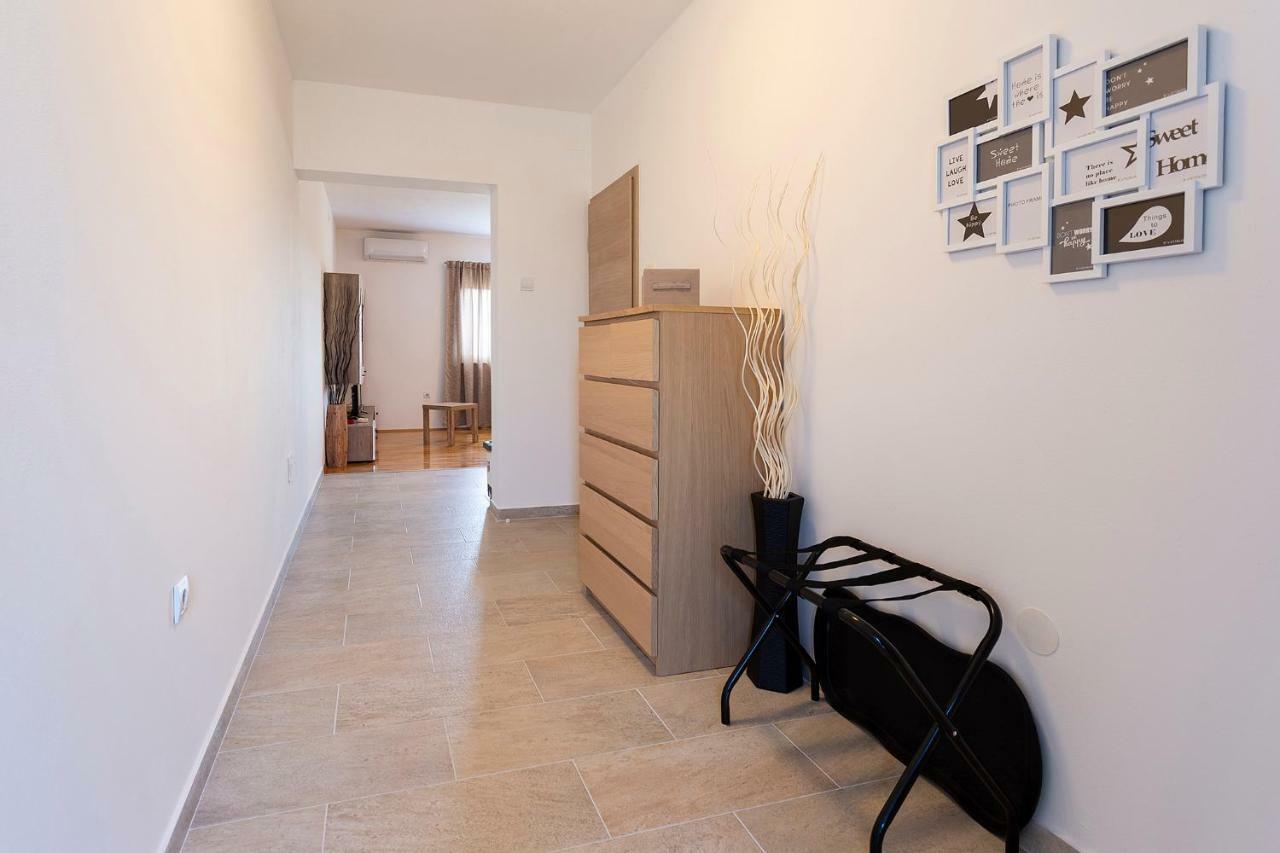 Apartmani Karoca 2 Pula Bagian luar foto