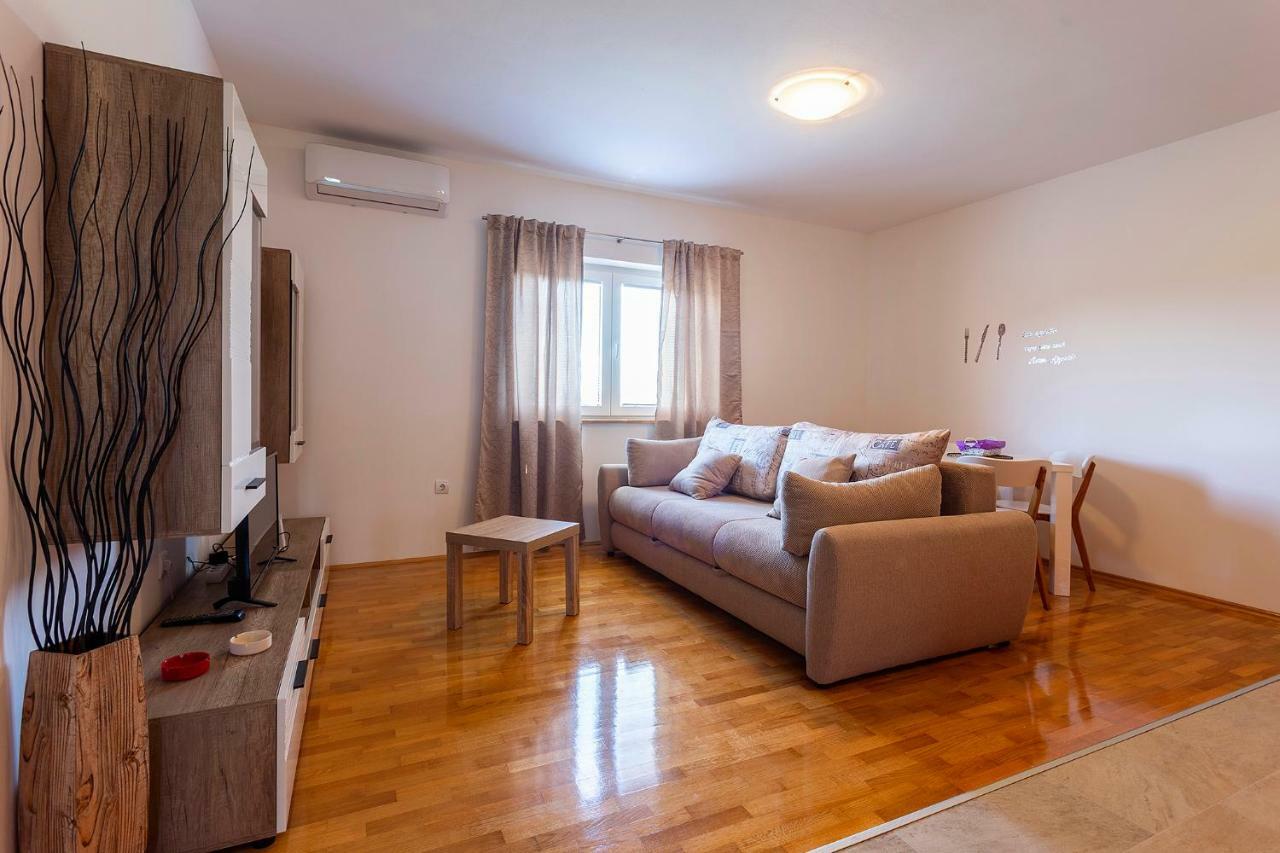 Apartmani Karoca 2 Pula Bagian luar foto