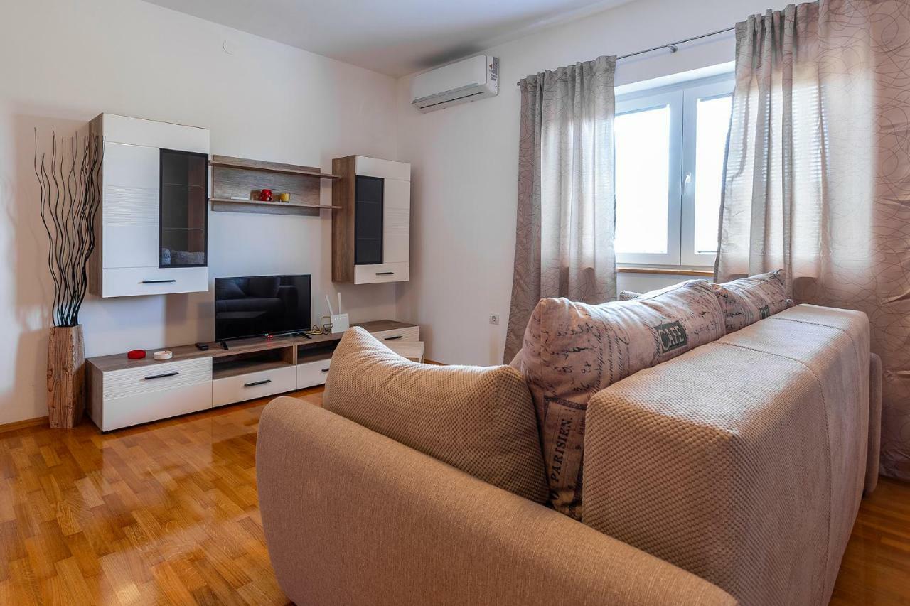 Apartmani Karoca 2 Pula Bagian luar foto